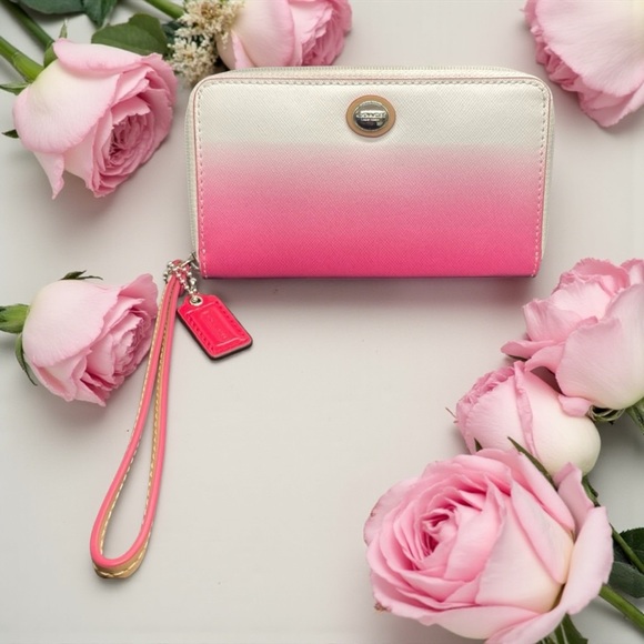 🩷🤍COACH🩷🤍RARE Pink/White Ombre Wristlet/Like New
